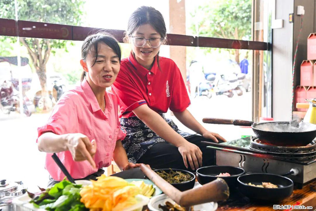 全网追的“扁担女孩”，找了一份暑假工，时薪12元 - 文山生活资讯 - 文山28生活网 ws.28life.com